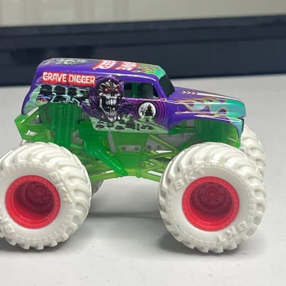 Monster Jam Grave Digger-1:64-small Truck- (Truck-Only) 2021, NO Grim Creature-